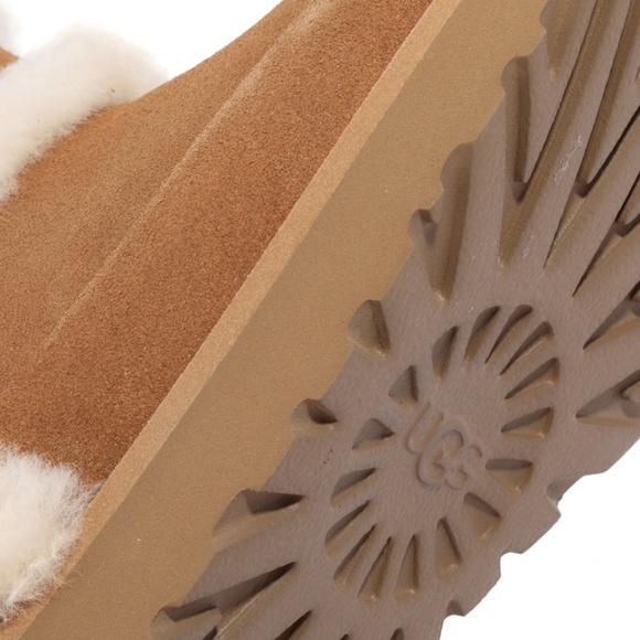 Women Brand New in Box UGG CLASSIC MINI FLUFF BOOTIE size 6